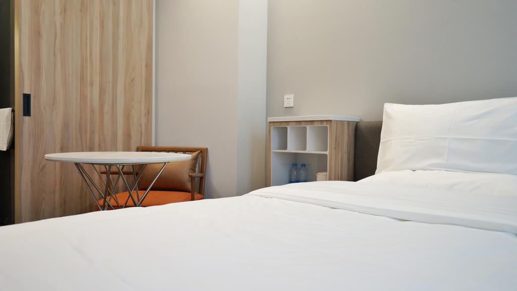 Hanting Premium Hotel Shanghai South Xizang Road ภายนอก รูปภาพ