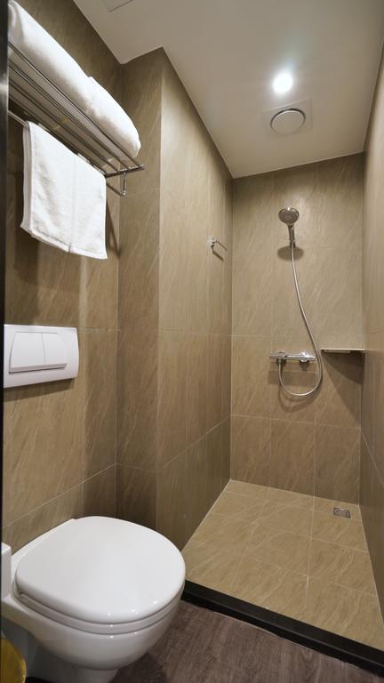 Hanting Premium Hotel Shanghai South Xizang Road ภายนอก รูปภาพ