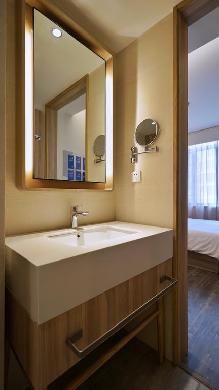 Hanting Premium Hotel Shanghai South Xizang Road ภายนอก รูปภาพ